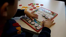 Türkiye Otizm İçin Kenetlendi: 2 Nisan'da Kamu Binaları Mavi ve Kırmızıya Bürünecek!