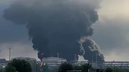 Ukrayna'dan Rusya'nın Derinliklerindeki Petrol Rafinerisine Saldırı!