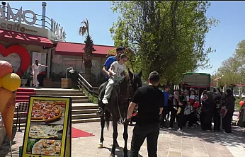 23 Nisan Ulusal Egemenlik ve Çocuk Bayramı'nda Anlamlı Etkinlik! Minikler İlk Kez At Bindi