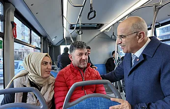 Başkan Er Kadın Personel ve Vatandaşlarla Bir Arada: 8 Mart Etkinliği!