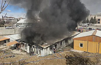 Battalgazi'de Bulunan Rezerv Alanda Konteyner Yangını!