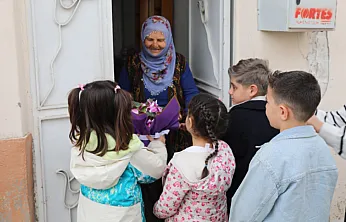 Battalgazi'de Duygulandıran Bayram Buluşması: Minikler Büyüklerin Kapısını Çaldı!