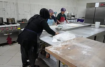 Bayram Sofralarına Kadın Eli Değiyor: Malatya'nın Geleneksel Tatlılarında Sipariş Rekoru!