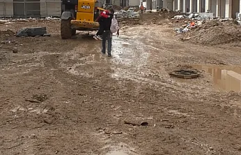 Çamur Deryasına Dönen Sokaklarda Ayaklarına Poşet Bağlayan Var! Malatya'da Rezerv Alan Çilesi Bitmiyor!
