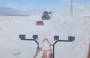 Darende'de Kar Altında Kalan Araçlar İçin Kurtarma Operasyonu!