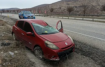 Doğanşehir'de Yağış Kazayı Getirdi! Otomobil Şarampole Devrildi