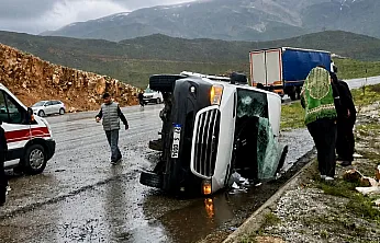 Doğanşehir'de Yolcu Minibüsü Yan Yattı, 12 Kişi Hastaneye Kaldırıldı!
