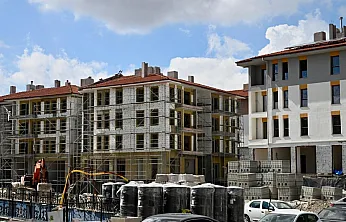 Doğanşehir'e Çıkarma! Vali Yavuz: Depremin İzlerini Siliyoruz