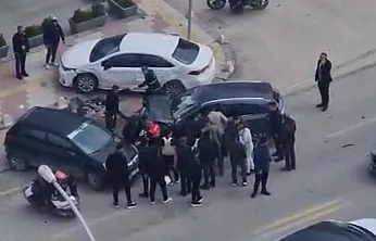 Güngör Caddesi'nde Kontrolden Çıkan Otomobil Duramadı Araçlara Çarptı!