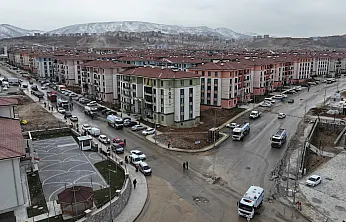 İkizce Deprem Konutlarında Bayram Mesaisi! Yollar Yıkandı, Molozlar Kaldırıldı!