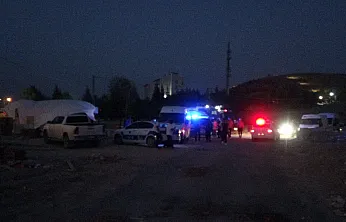 Kavganın ardından konteynerleri ateşe verip kaçtılar