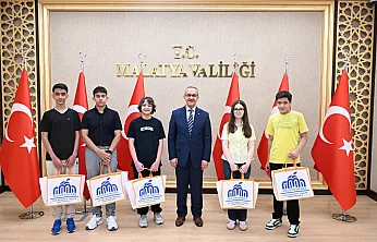 LGS'den Tam Puan Alan 5 Öğrenciye Valilikte Anlamlı Tören