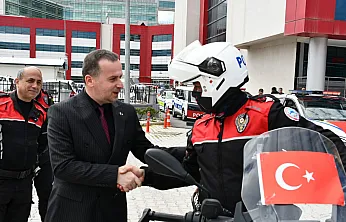 MAGİNDER Başkanı'ndan Polislere Sürpriz Kutlama!