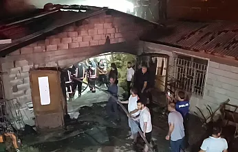 Malatya Battalgazi'de Ahır ve Samanlık Yangını Mahallede Korku Yarattı