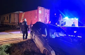 Malatya'da Hemzemin Geçitte Yük Treni Otomobile Çarptı!