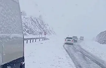 Malatya Beyaza Büründü, Geçitler Kapandı! Çok Sayıda Araç Yolda Mahsur Kaldı