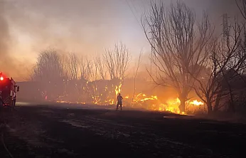 Malatya'da Anız Alevleri Yükseldi! Olası Felaket Önlendi