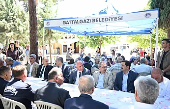 Malatya'da Anlamlı Muharrem Programı! Vatandaşlar Aynı Sofrada Buluştu