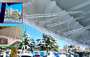 Malatya'da Çatılardan Dev Buz Sarkıtları İniyor