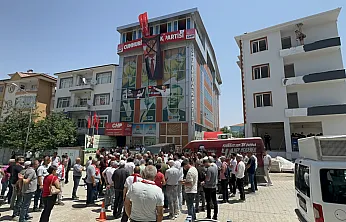 Malatya'da CHP İl Binası Önünde Arbede! Eski Yönetimden Sert Açıklamalar