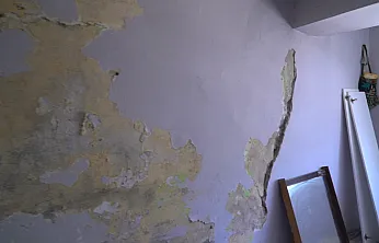 Malatya'da Deprem Hasarı Büyüdü! Aile Evine Girmeye Çekiniyor