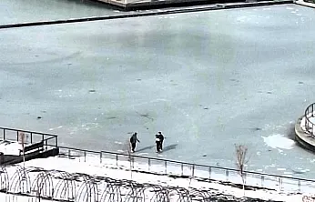 Malatya'da Dondurucu Soğuktan Yapay Gölet Buz Tuttu