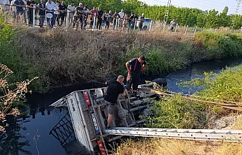 Malatya'da Feci Kaza! Sulama Kanalına Devrilen Kamyonun Sürücüsünden Acı Haber