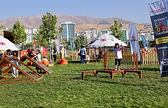 Malatya'da Festivalin 8. Gününde Renkli Görüntüler! Çocuklar Geleneksel Sporları Denedi