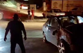Malatya'da Gece Yarısı Korkutan Kaza! Kavşakta Kontrolden Çıkan Araç Refüje Çarptı!