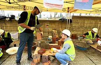 Malatya'da Genç Mühendisler Duvar Örmek İçin Yarıştı