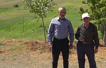 Malatya'da İletişim Sorunu Büyüyor! Şebeke İçin Kilometrelerce Yürüyorlar