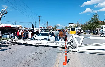 Malatya'da İnşaat Kazası!  50 Metrelik Beton Pompası Caddeye Yıkıldı