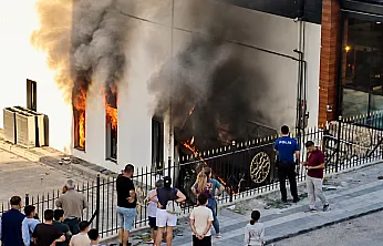 Malatya'da Kapalı Otoparkta Yangın Paniği! Büyük Tehlike Ucuz Atlatıldı