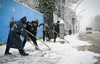 Malatya'da Kar Kilidi! Yüksek Kesimlerde Yol Açma Mesaisi Sürüyor