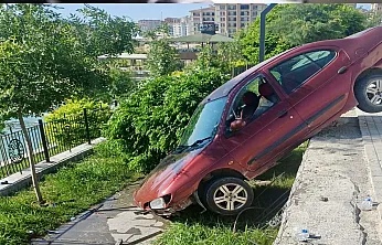 Malatya'da Korkutan Kaza! Sürücü Şans Eseri Kurtuldu