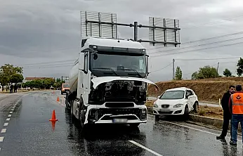 Malatya'da Korkutan Kaza! Tır ve Otomobil Çarpıştı