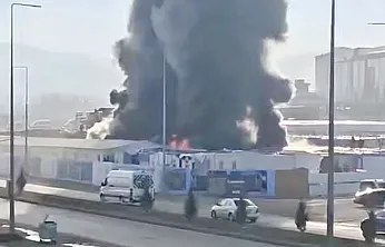 Malatya'da Korkutan Şantiye Yangını: 24 Konteyner Yandı!