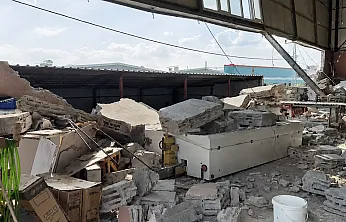 Malatya'da Kuvvetli Rüzgârın Ardından Mobilya İşletmesinde Duvar Yıkıldı!