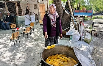 Malatya'da Mısır Tezgahıyla Ailesini Ayakta Tutuyor!