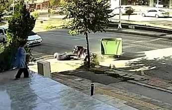 Malatya'da Motosikletliyi Yola Savuran Kaza Kamerada!