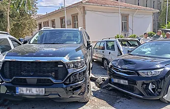 Malatya'da Ortalık Karıştı! Kontrolden Çıkan Araç 4 Araca Çarptı