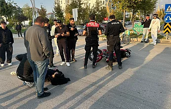 Malatya'da Otomobil İle Motosiklet Çarpıştı! Genç Sürücü Yaralandı