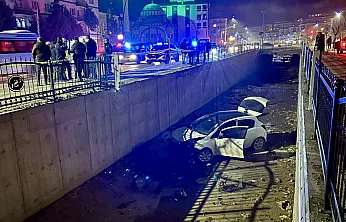 Malatya'da Otomobil Sulama Kanalına Uçtu! 1  Yaralı