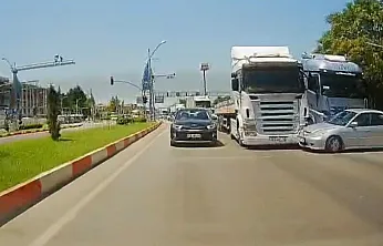 Malatya'da Otomobil Tırın Önünde Sürüklendi, Facia Kıl Payı Atlatıldı!