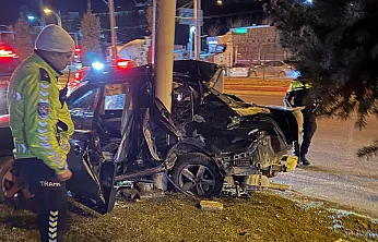 Malatya'da Otomobil Trambüs Direğine Çarptı: 1 Yaralı!