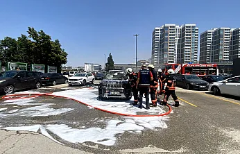 Malatya'da Park Halindeki Araç Alev Aldı! Otoparkta Panik Yaşandı