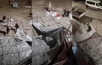 Malatya'da Şiddetli Rüzgar Taziye Çadırını Metrelerce Savurdu!