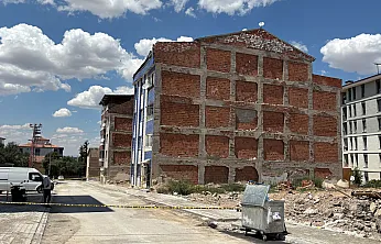 Malatya'da Tedirgin Eden Olay! Kolon Sesleri Sonrası Bina Mühürlendi