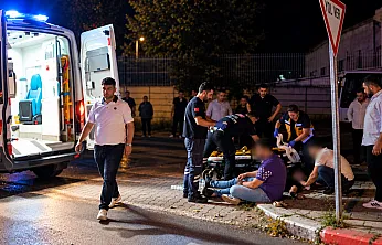 Malatya'da Transit Minibüs Kontrolden Çıktı! Ağaca Çarparak Durabildi