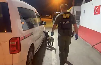 Malatya'da Uyuşturucu Operasyonu! Narkotik Köpeği Gizli Bölmeyi Buldu